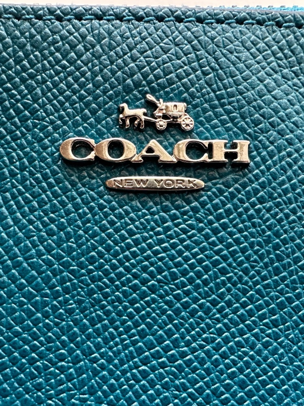 EUC Coach Pebbled Leather Small Corner Zip Wristlet in Teal/Turquoise